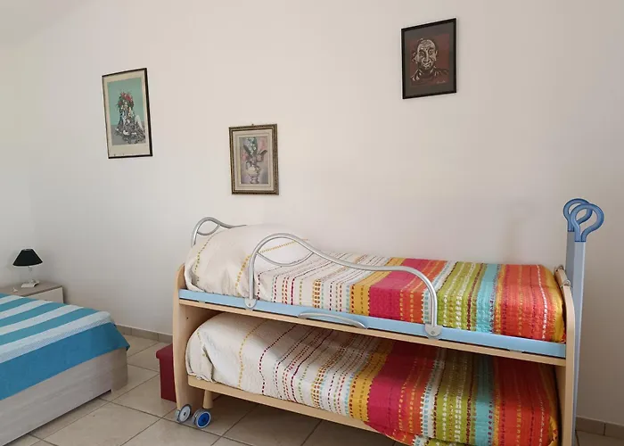 Konukevi Sa Teria Village 4*